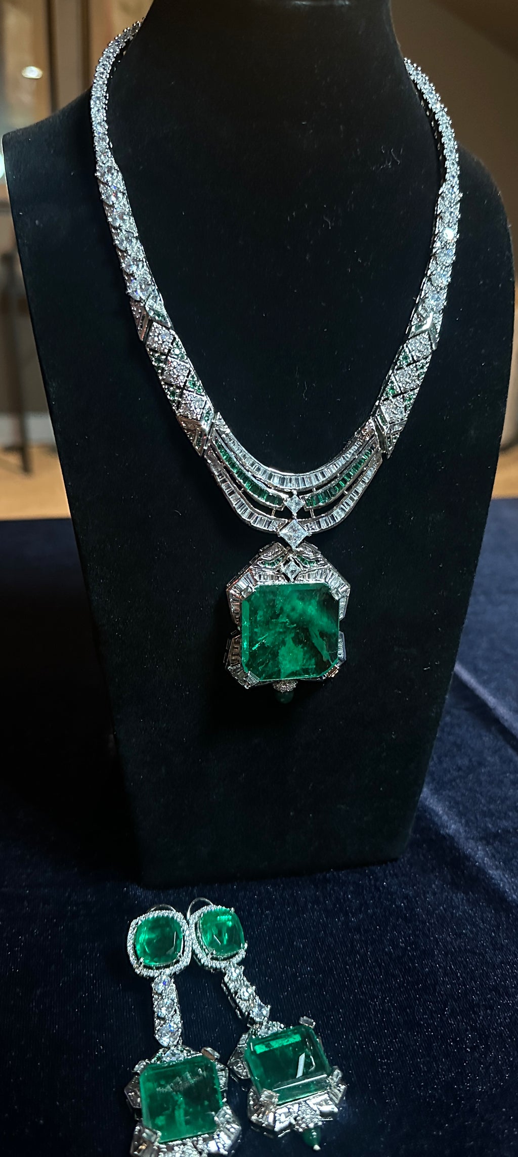 Emeral Necklace Set with Earrings full in AD