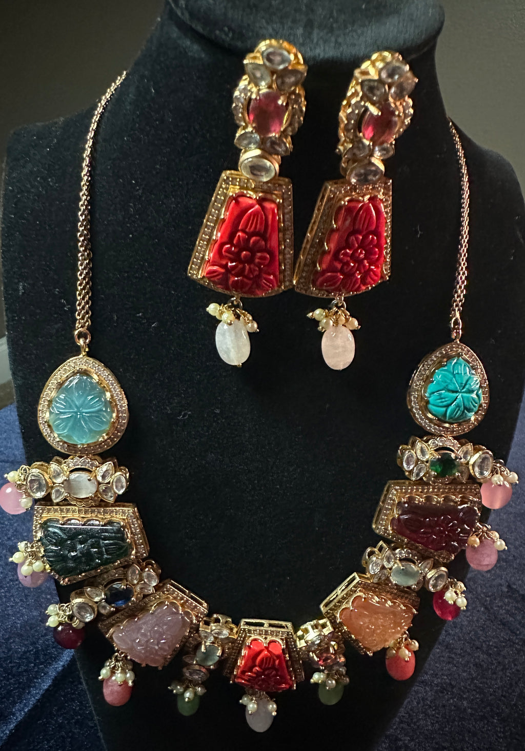 Multicolor Carved Stone & Polki Necklace Set